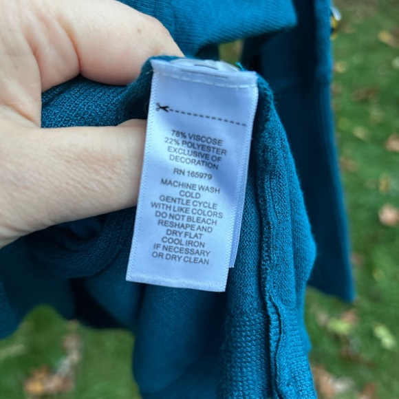 Plus size Cable & Gauge Teal Button-Detail Women's Sweatshirt - Picture 5 of 5